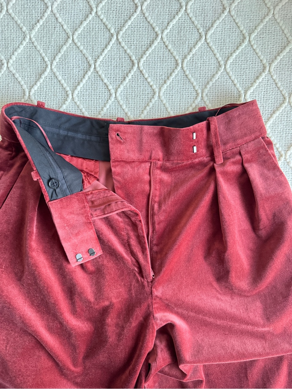Banana Republic Women’s 4 Burgundy Velvet Wide Leg High Rise Pleated Pants - Picture 4 of 12